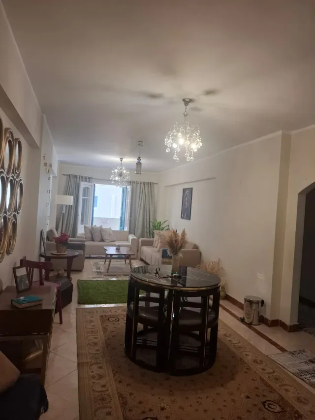 شقه غرفتين بشارع ٣٠ ببرج مارك للند