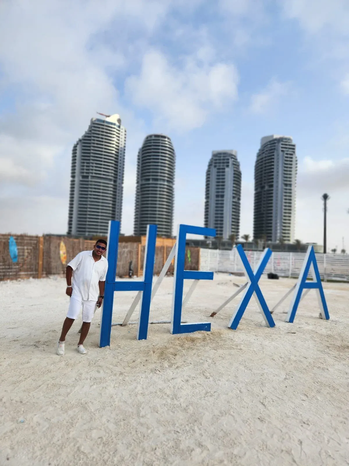 ديوز في قلب مدينه العالمين شاطيء هيكسا 