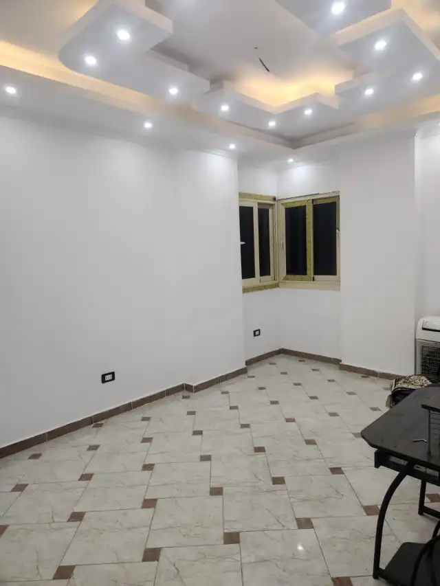 ناصية شارع أبراج شيراتون المنتزه مع شارع الملك حفني – المندرة بحري – بالقرب من المترو