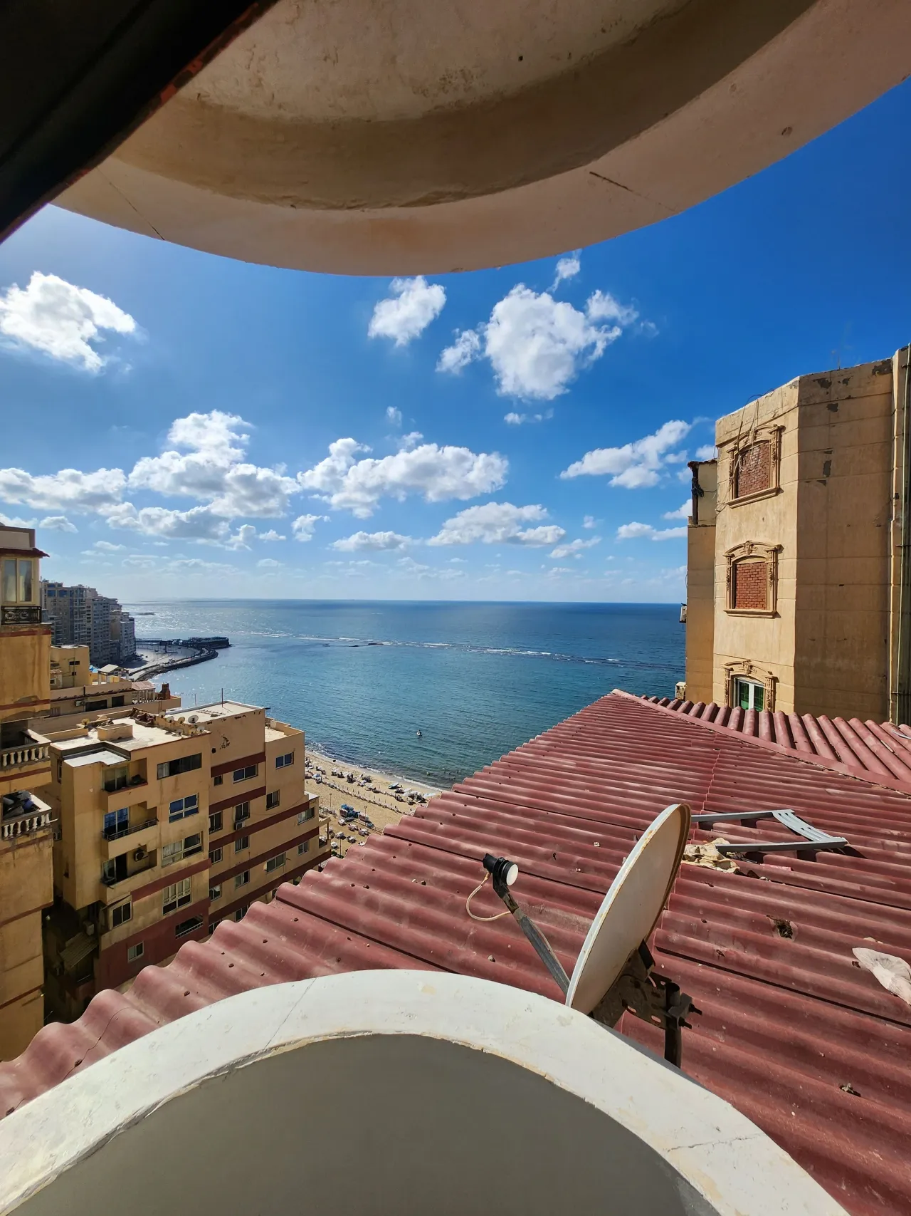 شقه للايجار الشهري بحر مباشر في المندرة - Image 1